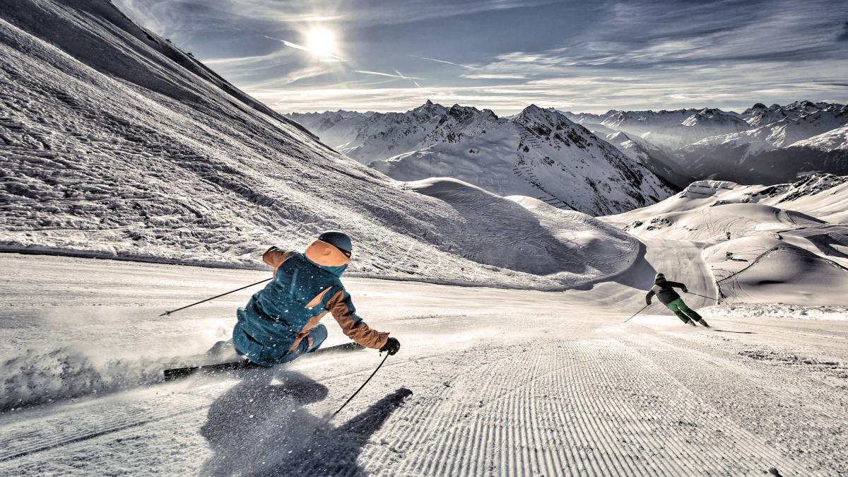 Skifahrer auf Piste 